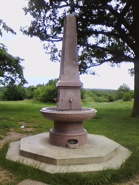 Fountain in Chingford by Juliamaud