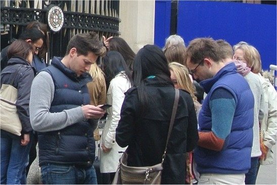 Treasure Hunters using phone for hunting with Treasure Hunts in London