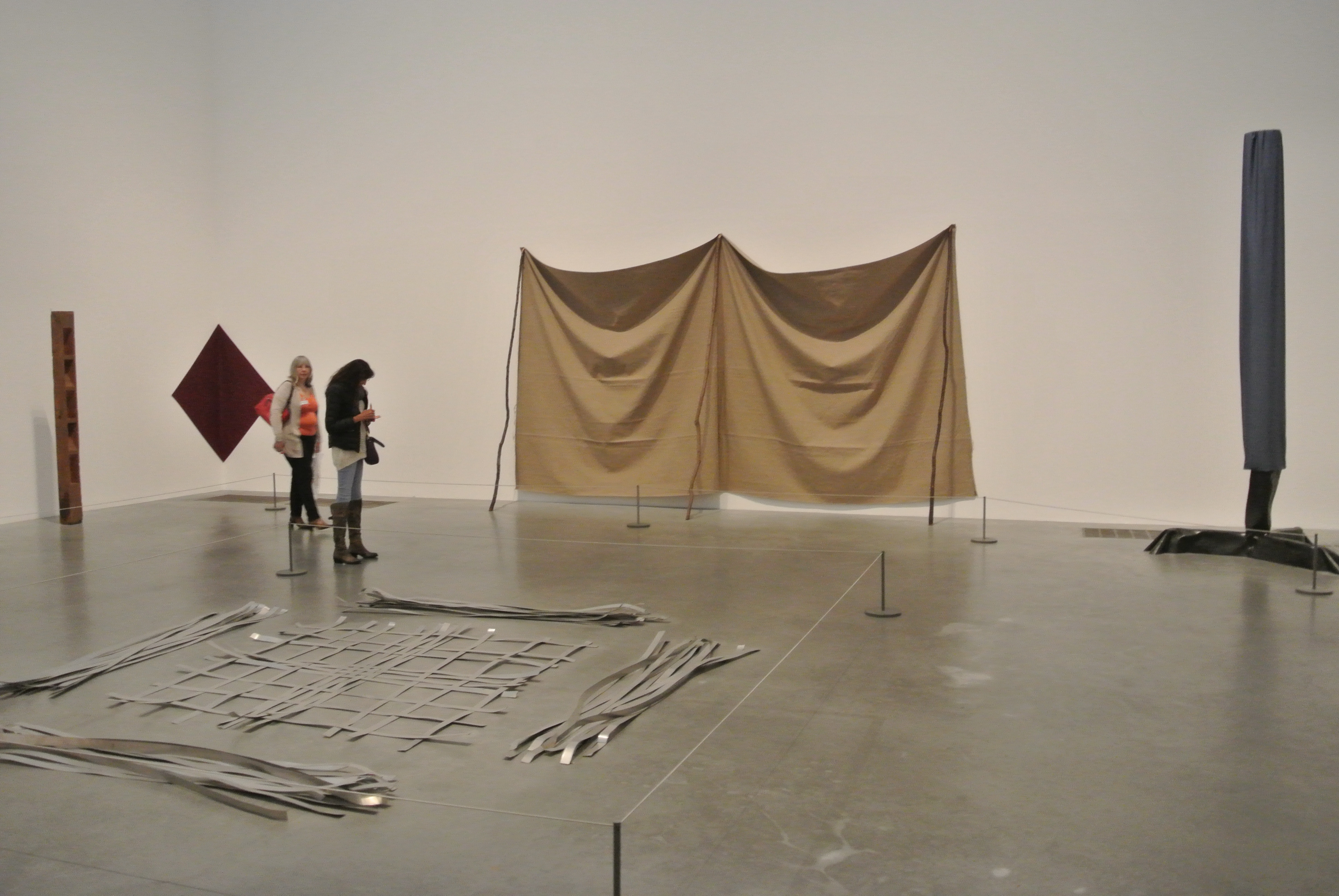Lee Ufan Relatum 1968, 1994;Relatum photo by Juliamaud