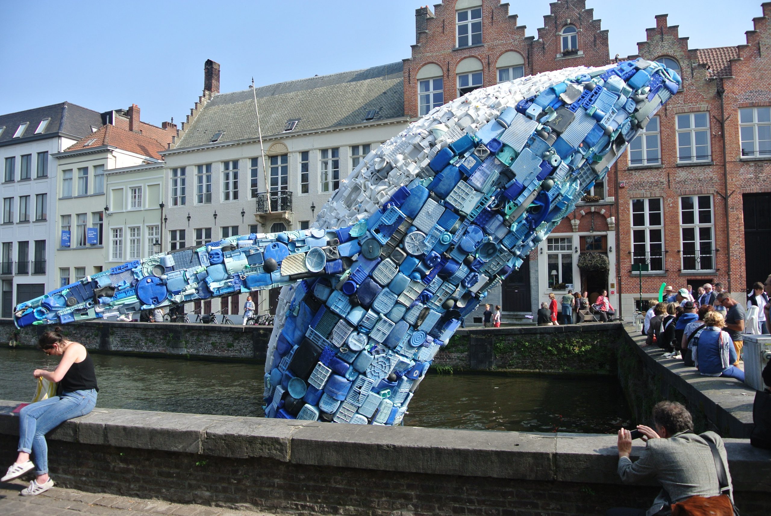 Skyscraper / the Bruges Whale : Photo by Juliamaud