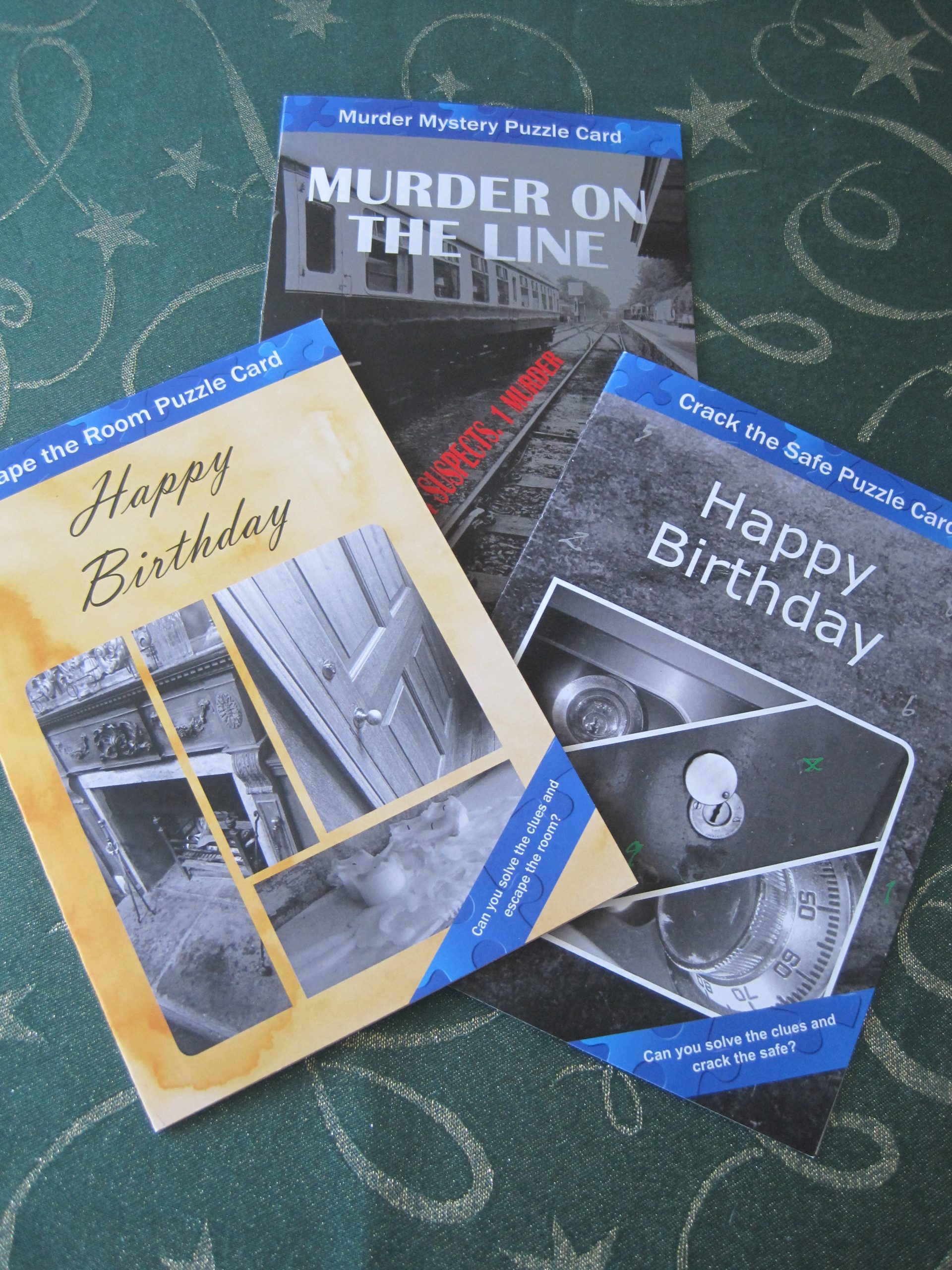 puzzle cards - photo by juliamaud