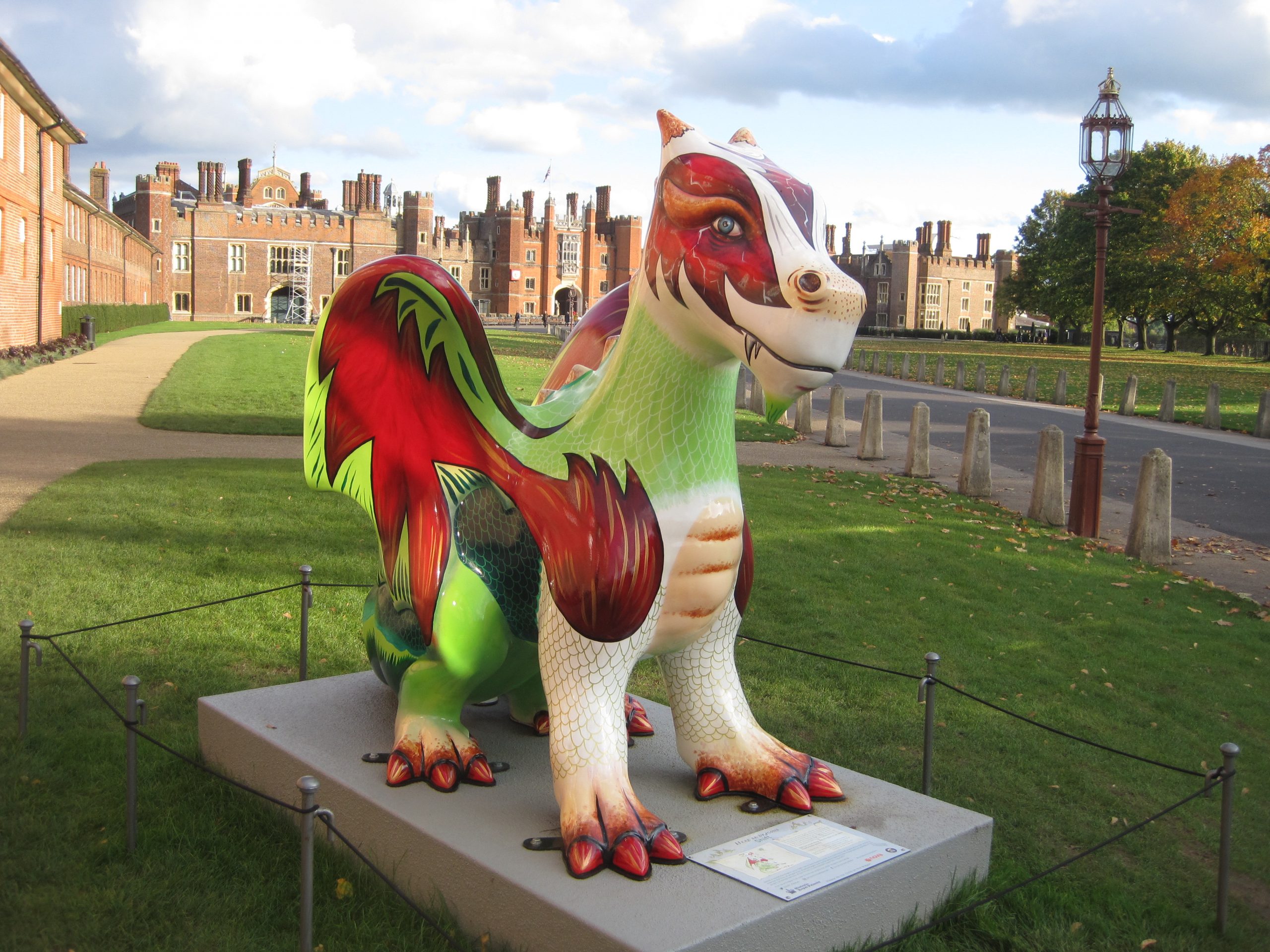 Shift the dragon - photo by Juliamaud