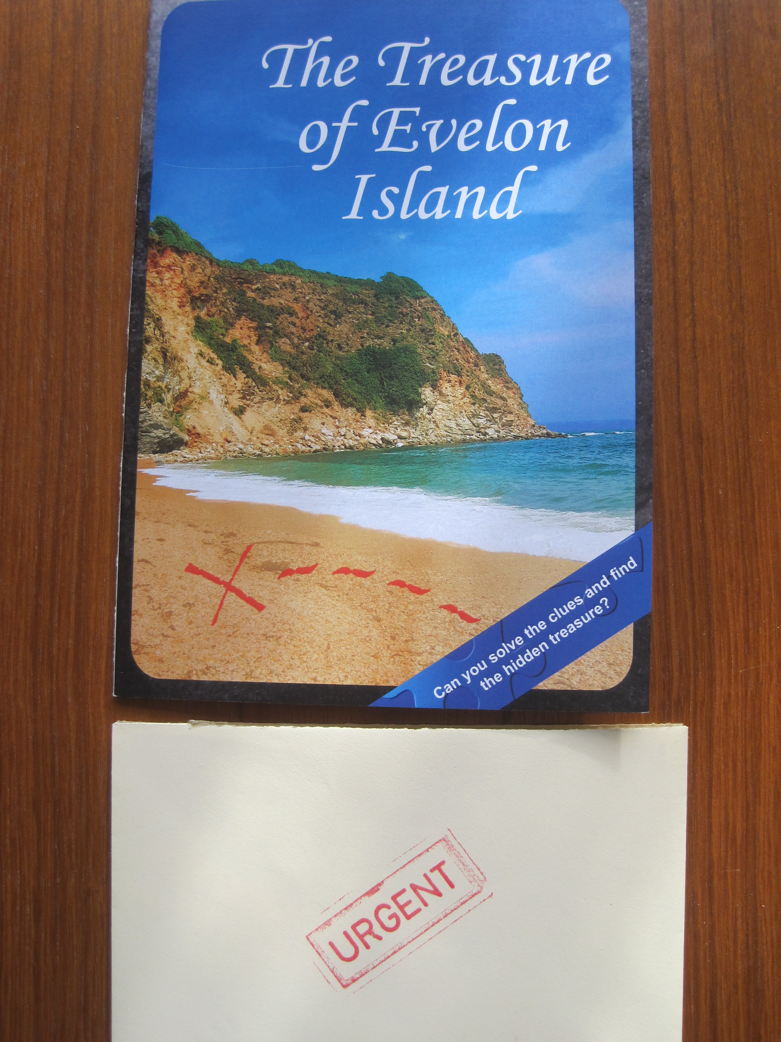 Treasure of Evelon Island Card - photo by Juliamaud